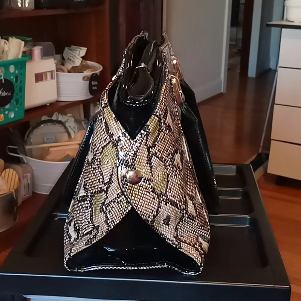 Women's accessory bag/ purse - Picture 4 of 10